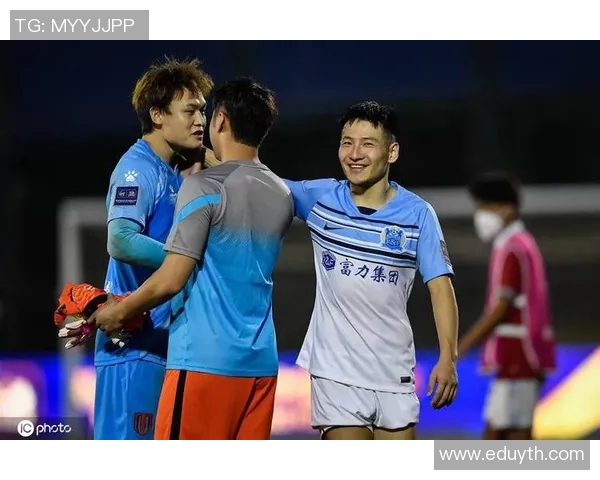 昔日恩怨重燃足球转会市场老队友再度相遇谁能笑到最后